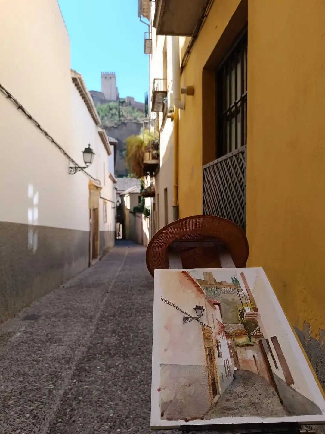 A pinter in Calle gloria. Let's see if I can have it 😍🤩

#pintorgranada #pintura #aquarel #aquarelgranada #