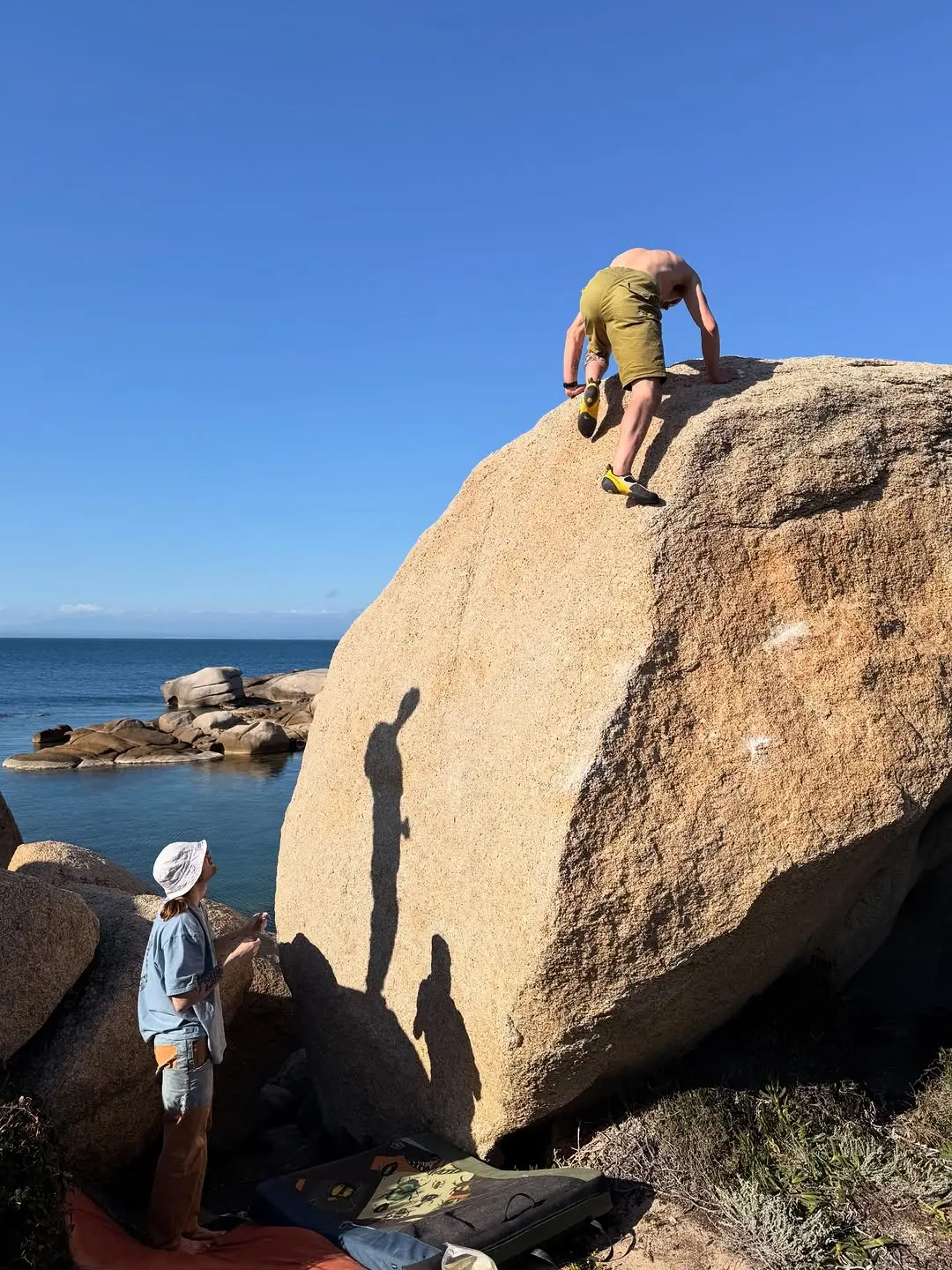 Our last climbing retreat was great 🚀 the sun came out after months of rain. It was a mix of beach, chill and boulders. 