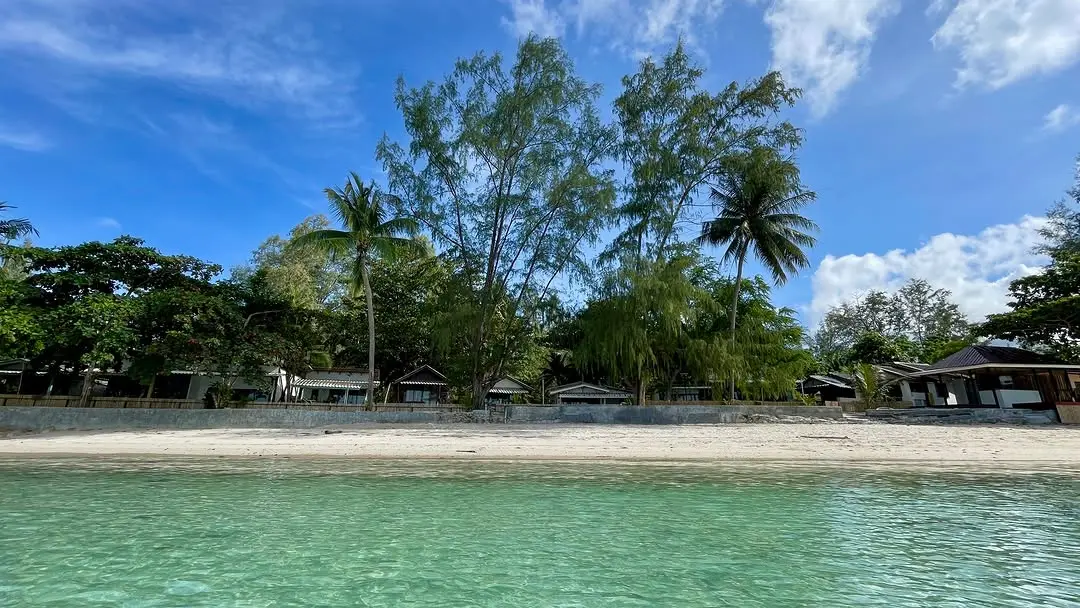 Songkran in Paradise? We have rooms! 💦🌴

Still looking for a place to stay for the Songkran holidays? We have a few bung