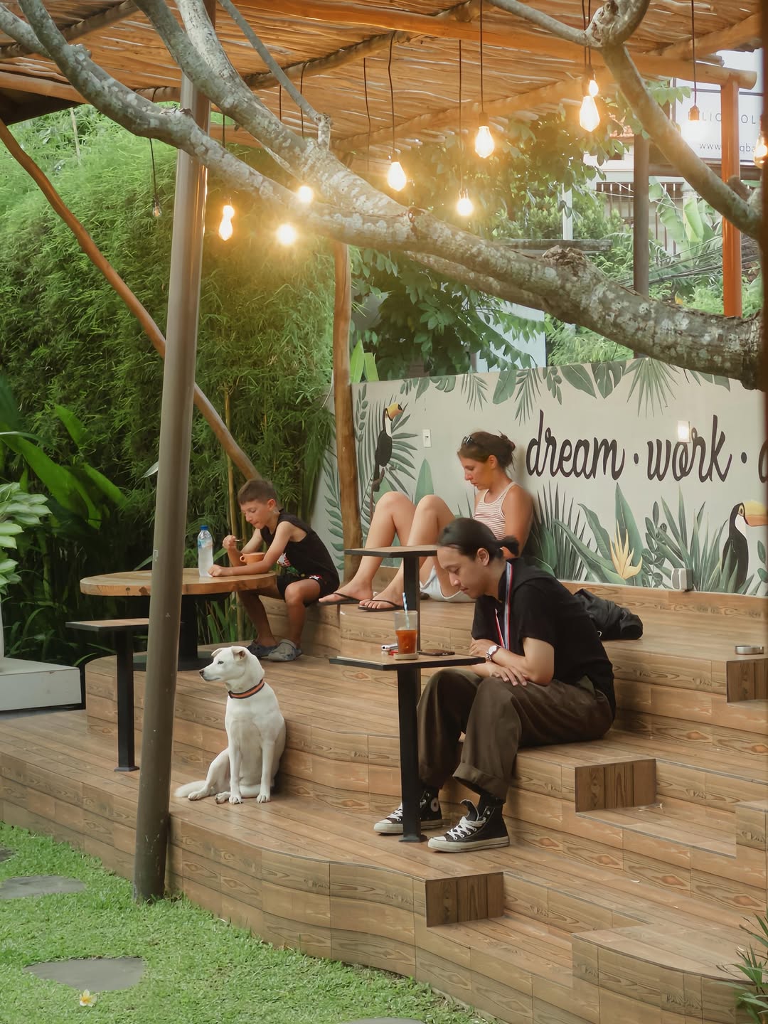 Casual working + smoking friendly.

#coworking
#coworkingbali #chill
#funwork