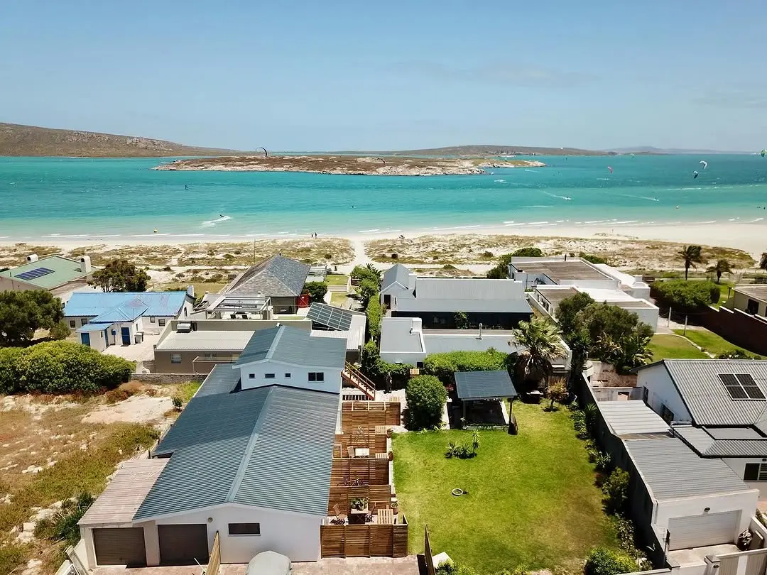 How close do you want to be for your next mile holiday in Langebaan, you can’t get much closer than Oysterrock kite pads