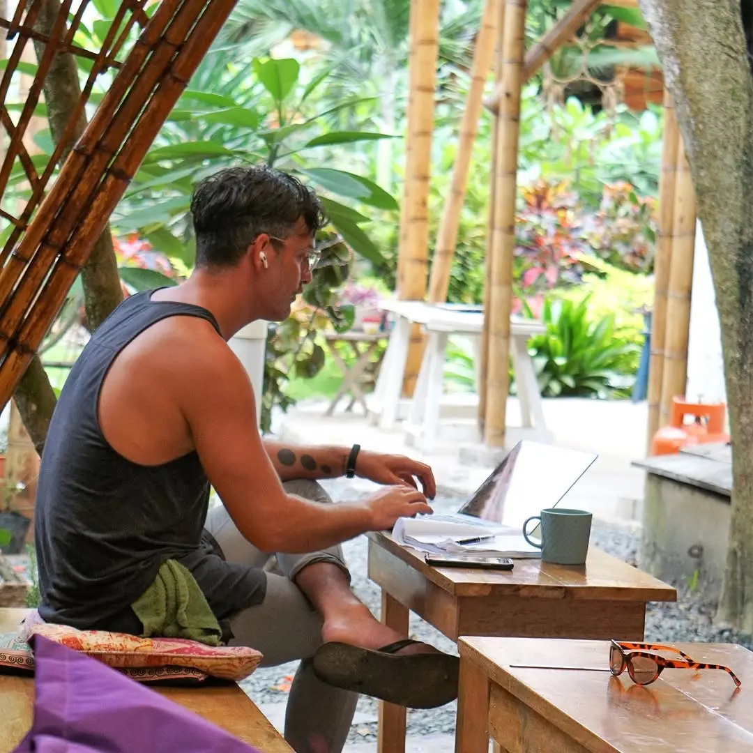 This is what your office looks like when you stop making excuses.

Laptop open. Coffee hot. Bamboo overhead. Surf a few 