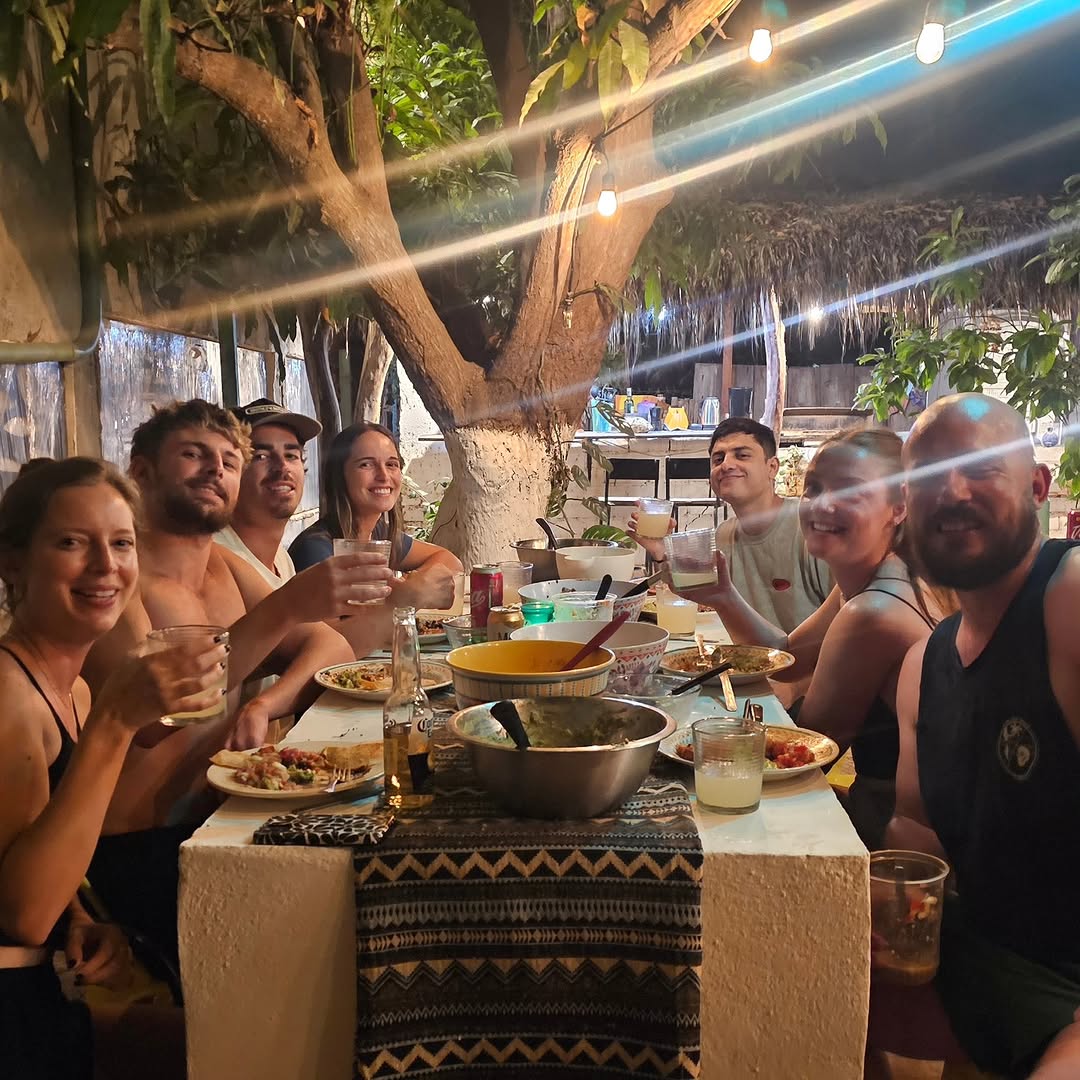 Thanksgiving in a Mexican Style? 🌎 We got you! 

Yesterday our Mundito family 🇲🇽🇨🇦🇺🇸🇫🇷🏴󠁧󠁢󠁥󠁮󠁧󠁿🇦🇺🇩🇪 had an amazing dinner,