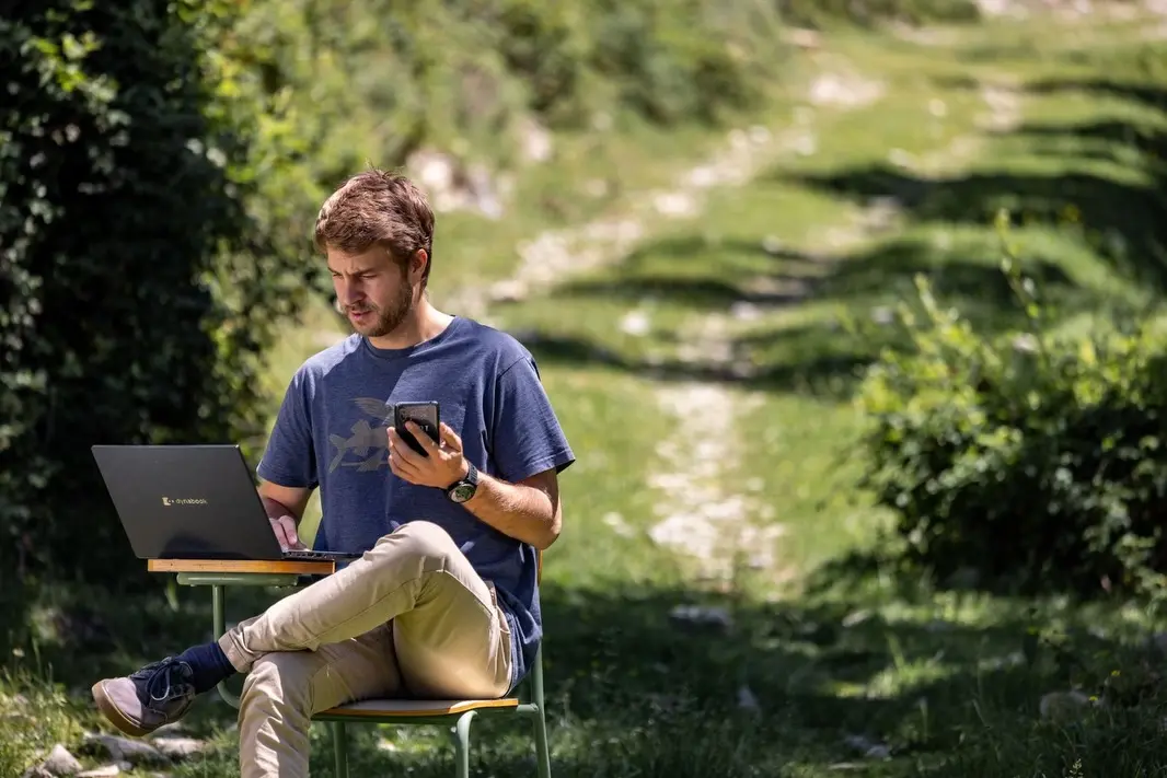 Qué sitio escogerías para trabajar?
1- En el jardín rodead@ de verde
2- En el coworking con las mejores vistas 😍
3- En l
