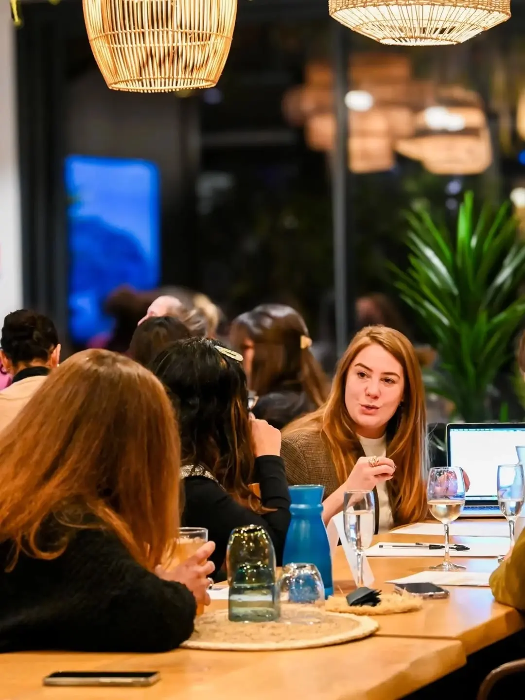 Et si vous sortiez du cadre… pour de vrai ? 🌲

Chez HEJMO, on accueille vos séminaires, offsites et team buildings dans 