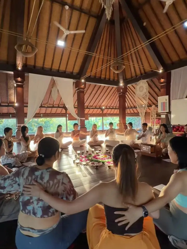 A beautiful glimpse into our Chinese YTT in Bali 🕉️

This training is led in Mandarin, so Chinese-speaking students can 