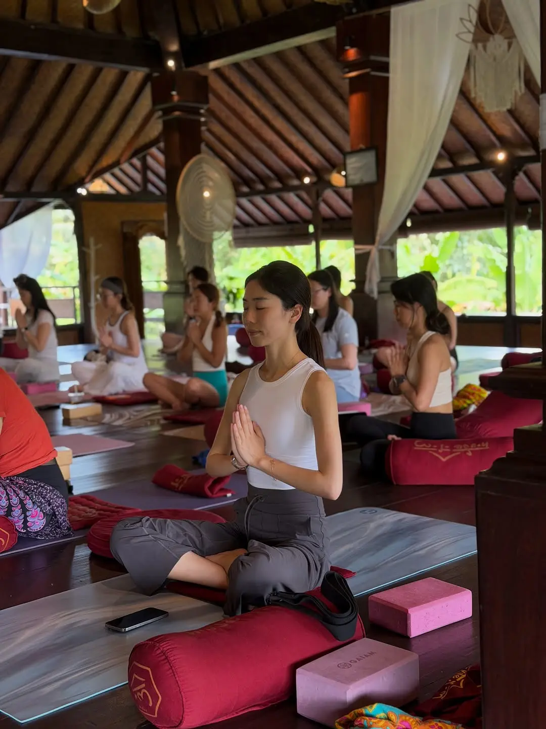 A beautiful glimpse into our Chinese YTT in Bali 🕉️

This training is led in Mandarin, so Chinese-speaking students can 