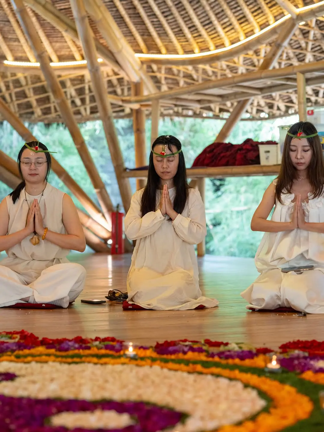 A beautiful glimpse into our Chinese YTT in Bali 🕉️

This training is led in Mandarin, so Chinese-speaking students can 