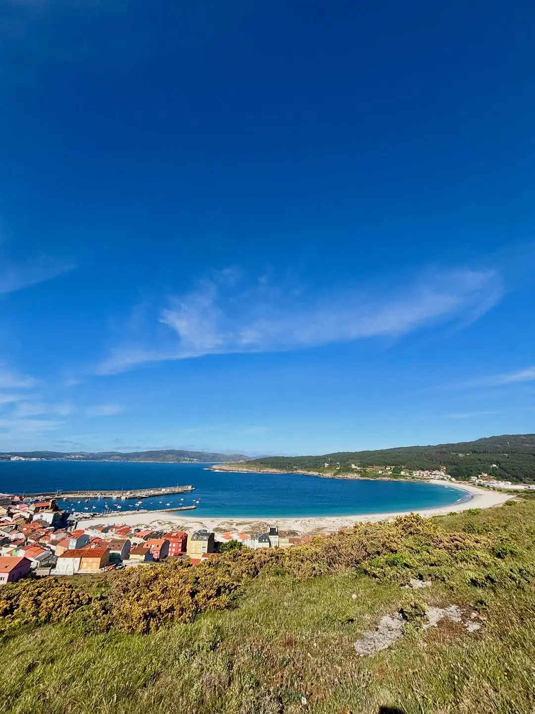 📍Laxe (Costa da Morte, Galicia) 🥾🩴🩵🌸🍃🌼💙🏄🏻‍♀️🏄🏻‍♂️
~~~~~~~~~~~~~~~~~~~~~~~~~~~~~~~~~~~~~~~~~
Hola a todos!

32o día del v