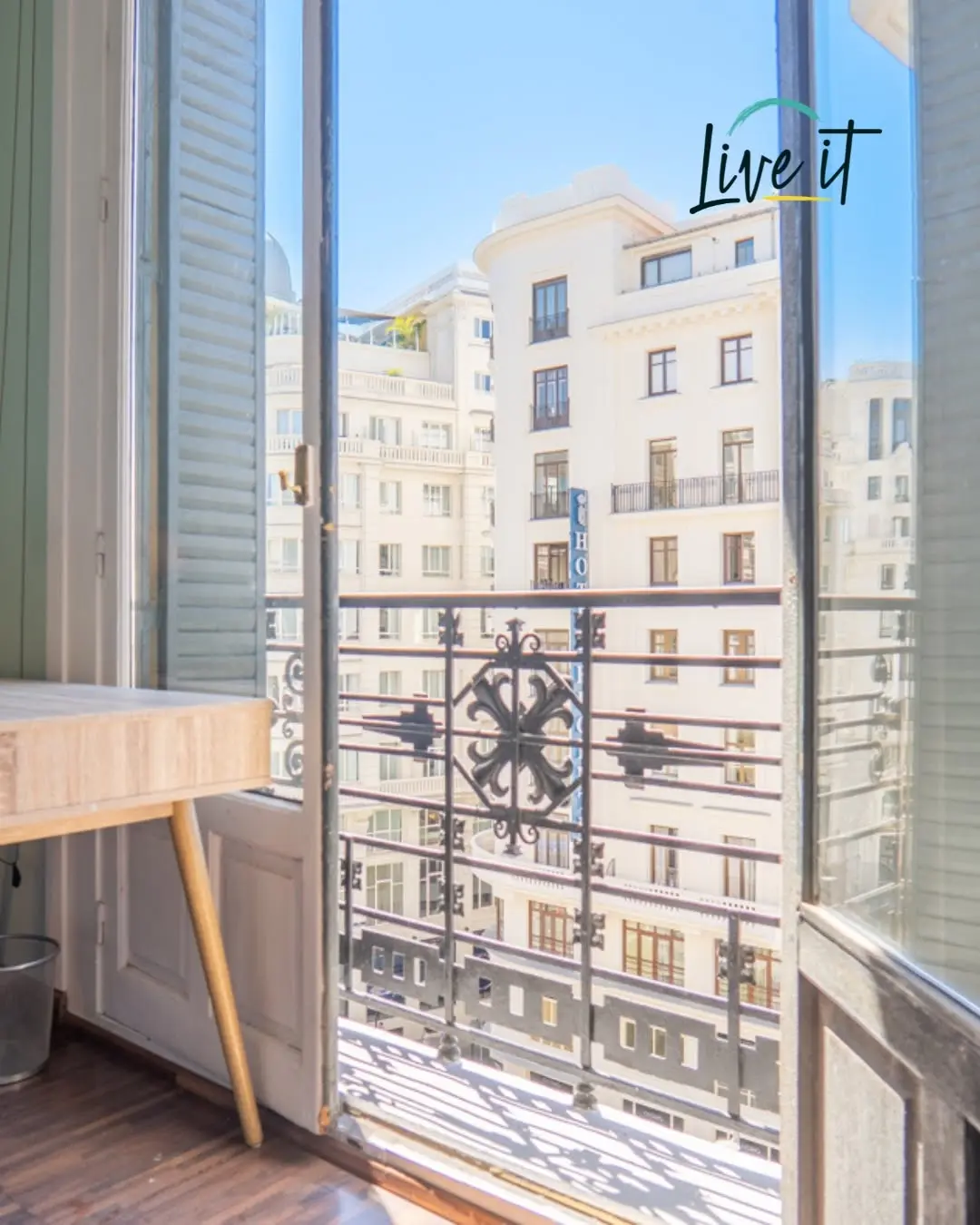 Imagine living just steps from cafés, transport, universities and the city around you.

That’s the advantage of choosing