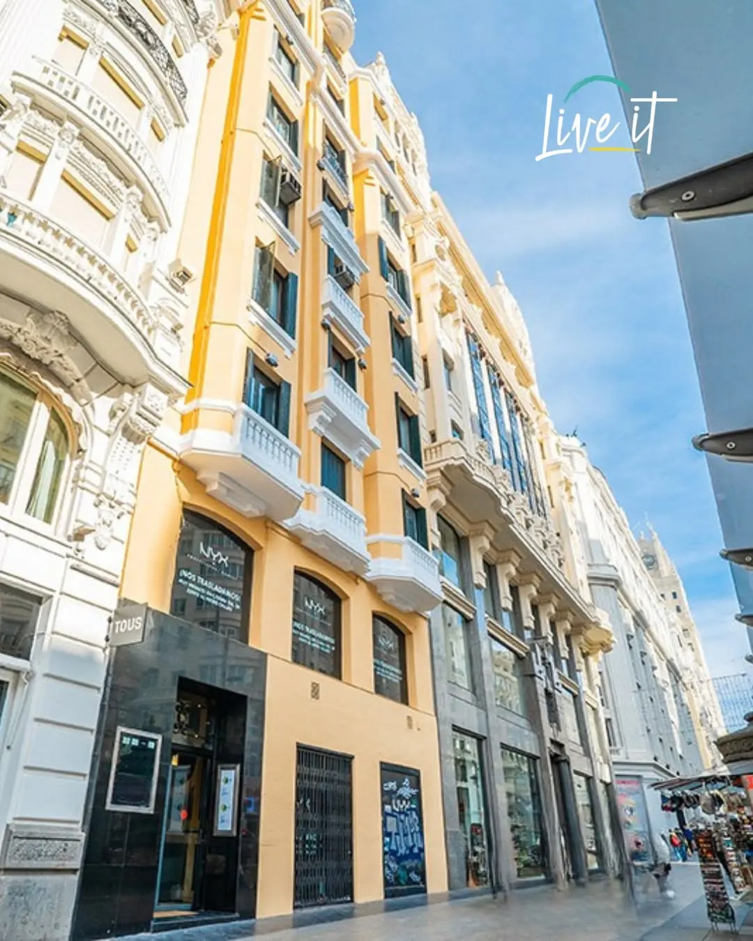 More than a place to stay, a place to experience Madrid.

At Live It Gran Vía, you're right where the city's energy, cul