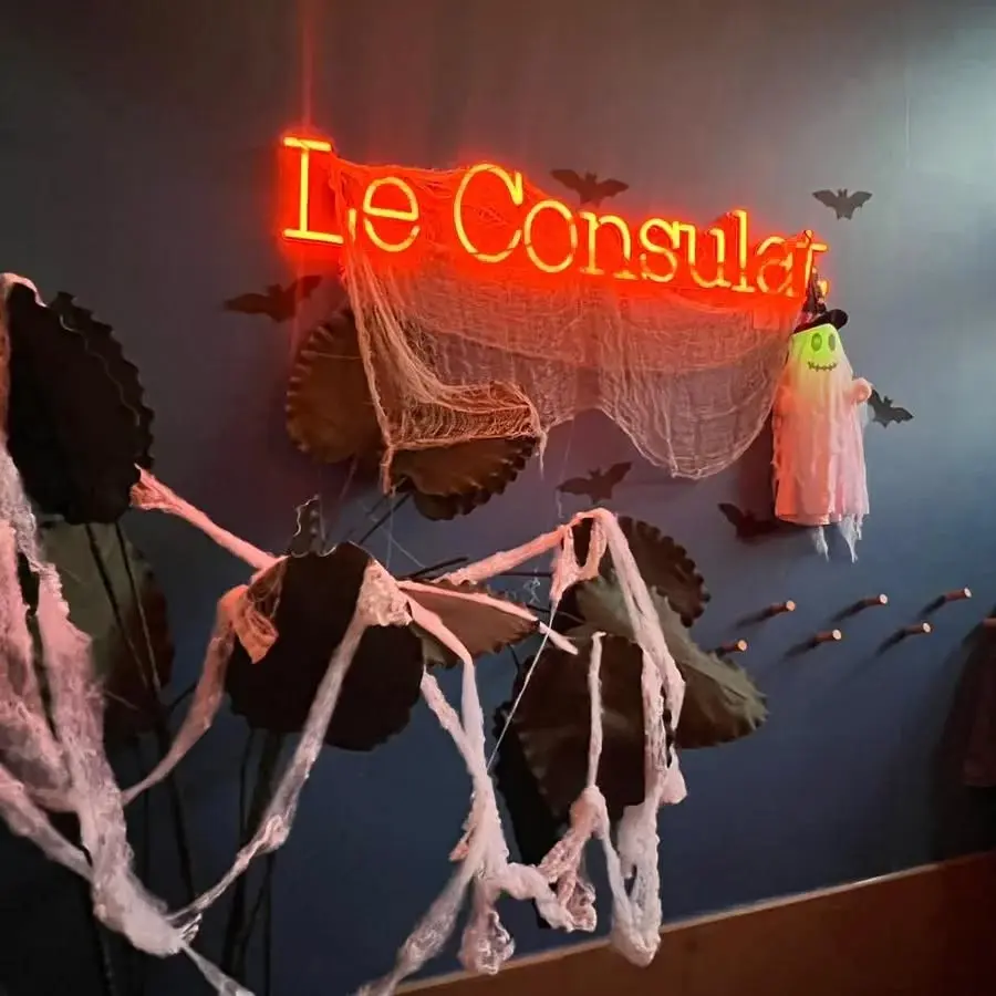 👻 Halloween débarque au CONSULAT ! 👻🎃

À l'occasion d'Halloween, on a défié nos colocs de décorer leur maison avec un k