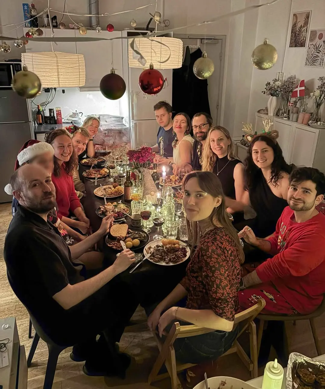 Annual Christmas lunch at Nest! Lots of delicious food, great conversations, and panic during pakkeleg.

Christmas is al