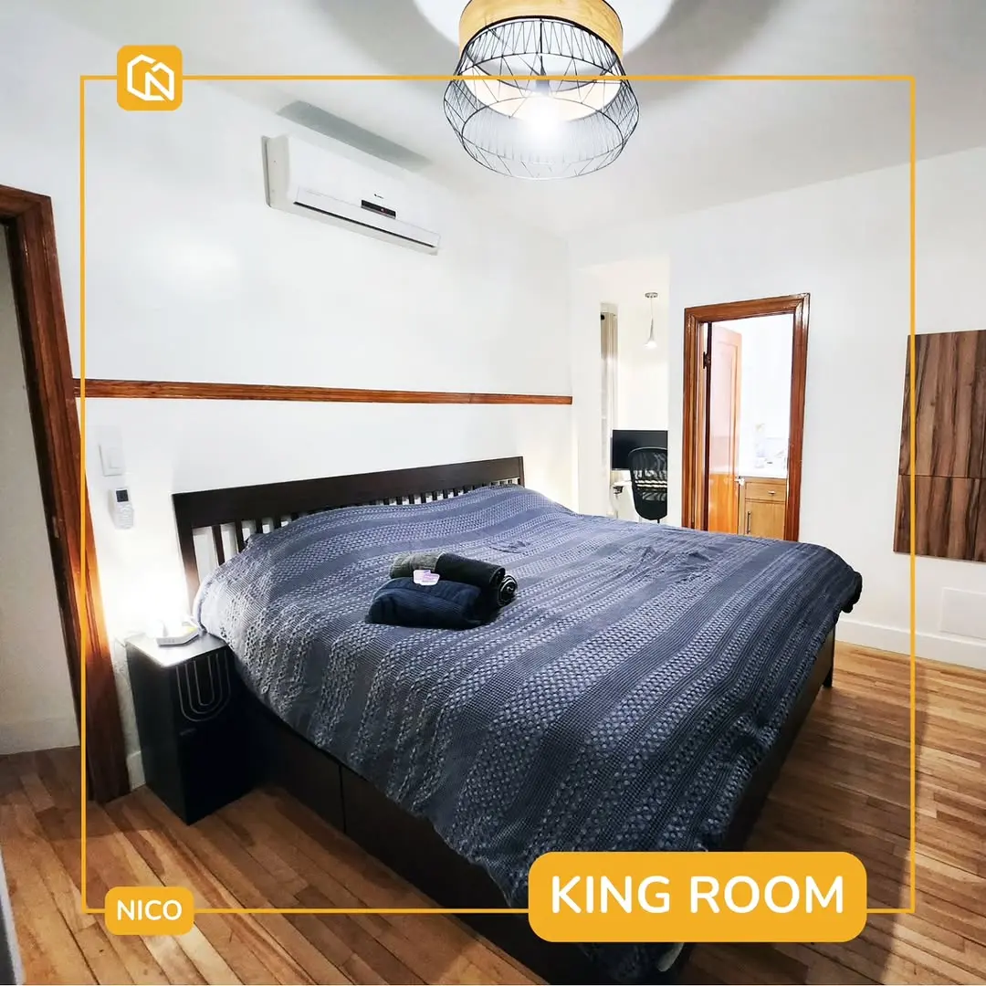 The king room at Nico 👑
A king bed (obviously).
A cozy office nook with an electric desk and monitor.
A private bathroom