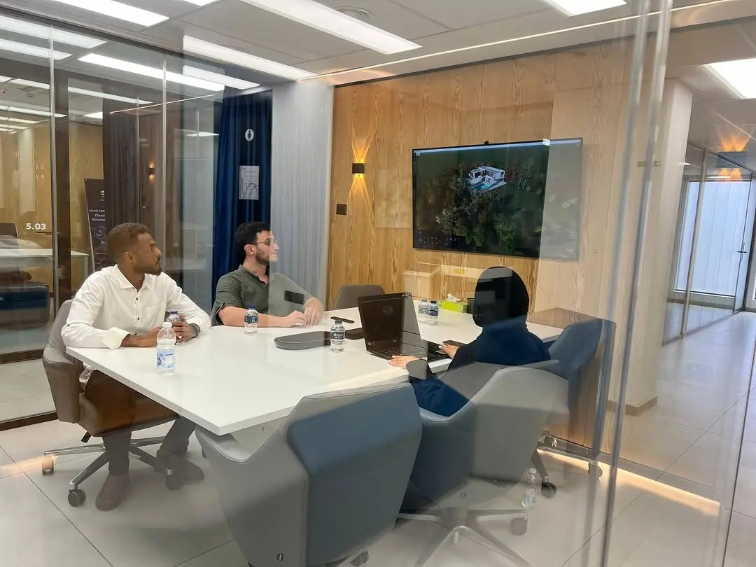 ⁨	بما أن الانطباع الأول يدوم، استقبل ضيوفك في مكان يليق بيك وبهم ✨

اختار Superior Room في مساحة عمل نقطة – حجرة مناسبة 