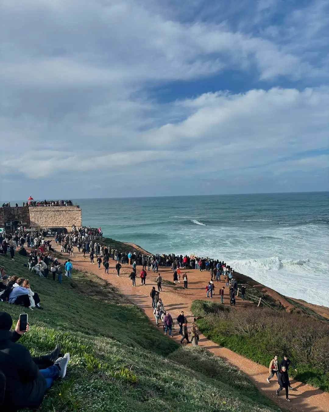 This weekend we did an early morning field trip to Nazaré and it was well worth the 5.30 am wake-up call! 🌊💣🌊

Nazaré is