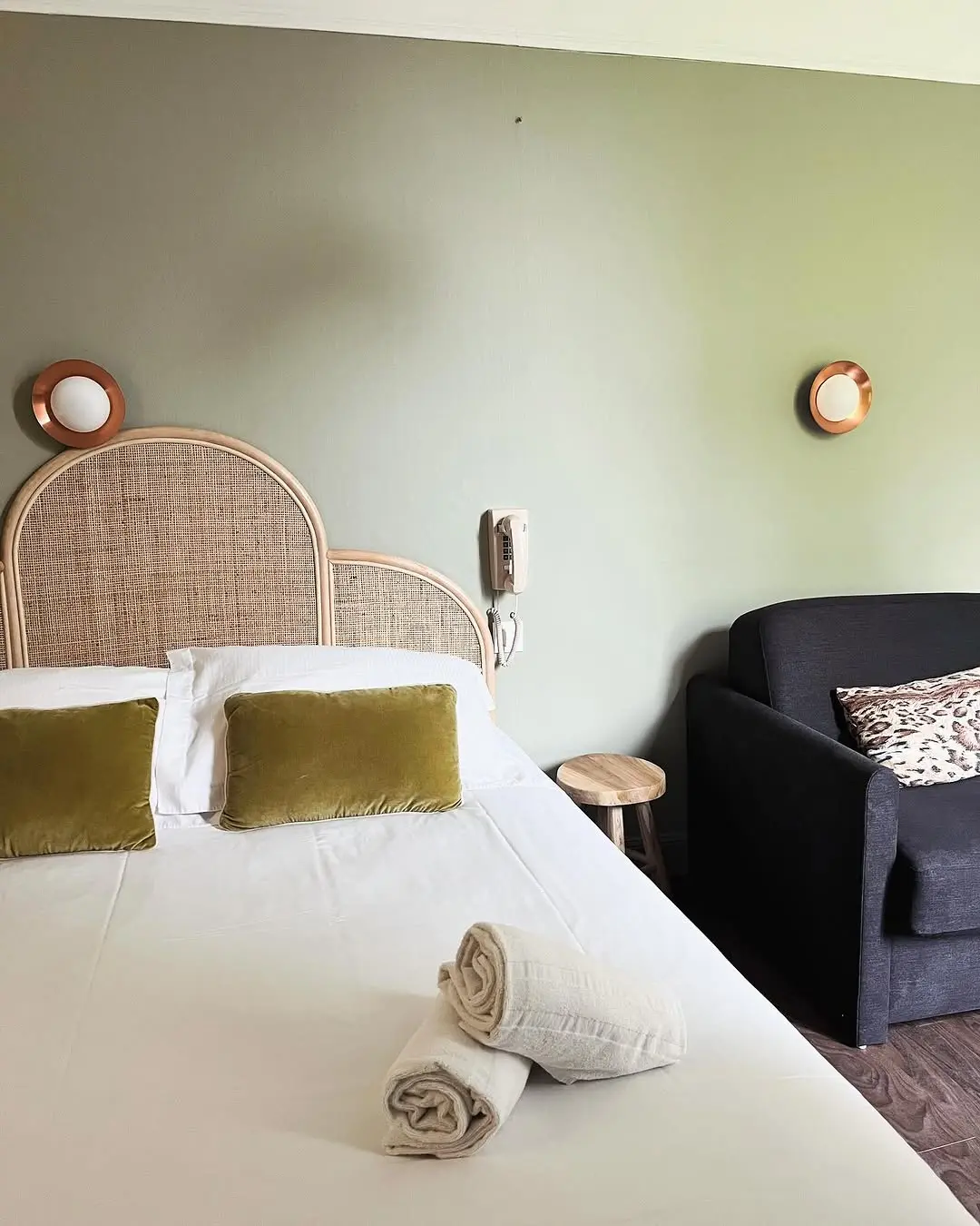 Rainy days mean cozy stays. Providing comfort is what we do best ☔️🌳🏠🌳
.
.
.
.#paysbasque 
#vintagehotel 
#placetoseebia