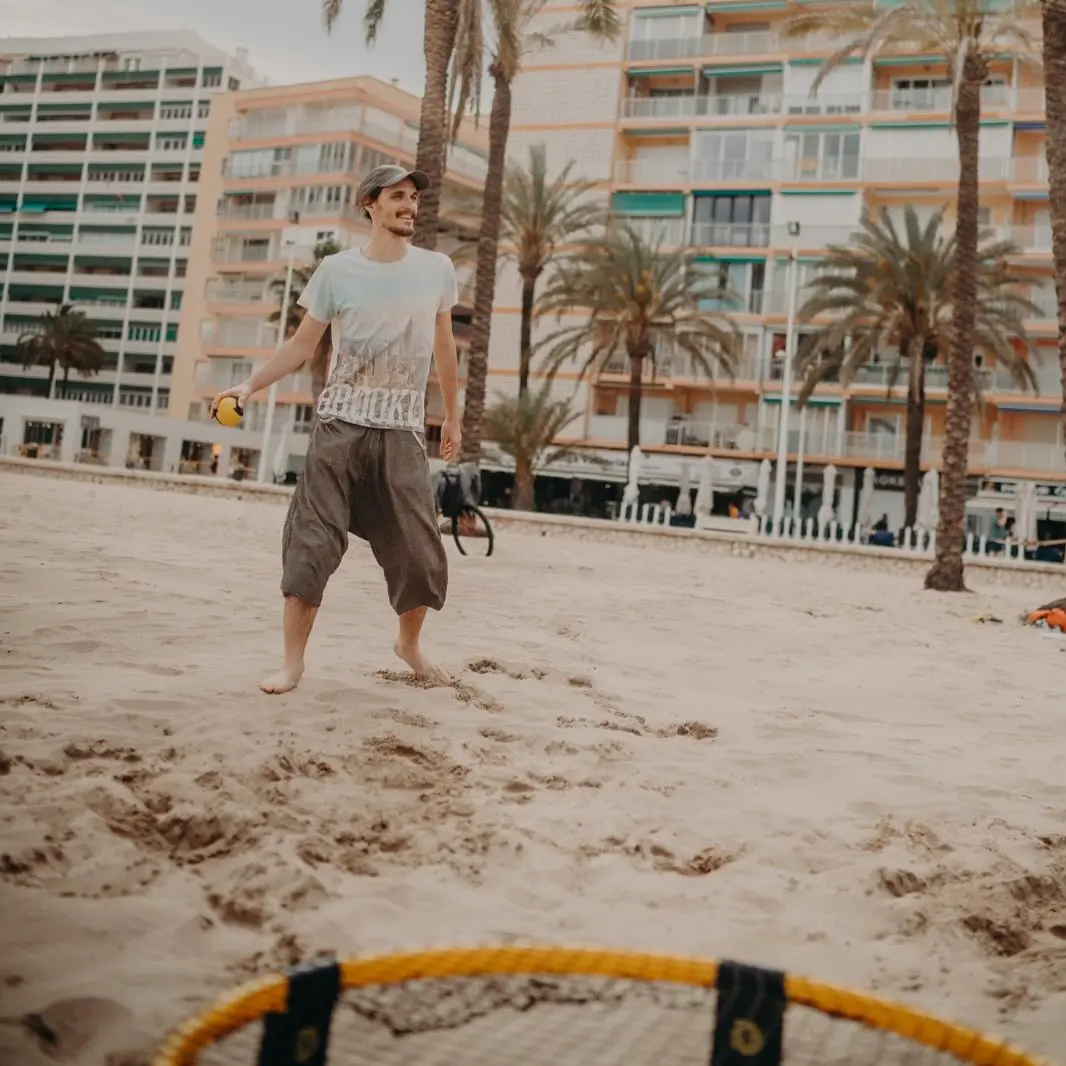 We encourage within community active lifestyle. It get easier when located between beach and mountain.

Neighbours encou
