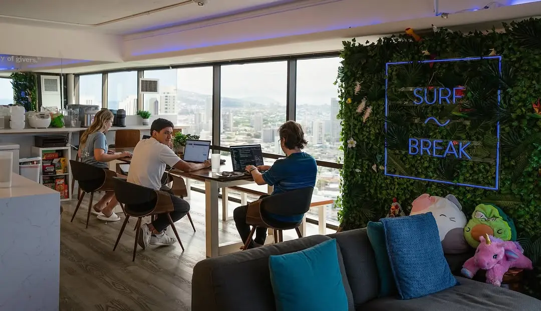 A workspace that works.

Fully set up, fast WiFi, and a view you don’t get tired of.

📍Surfbreak HNL, Honolulu