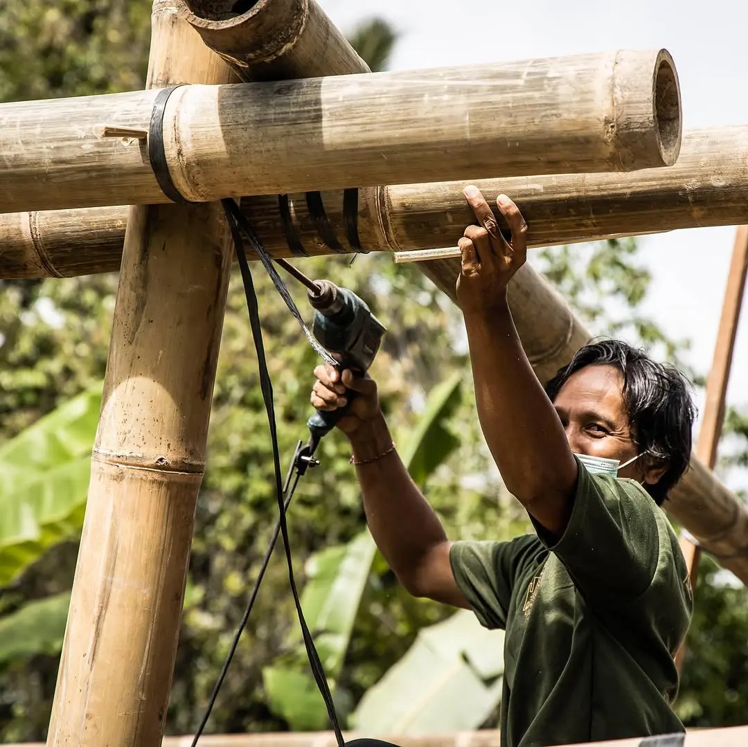 The process of working with bamboo is fascinating. Did you know that those types of bamboo houses are constructed with l