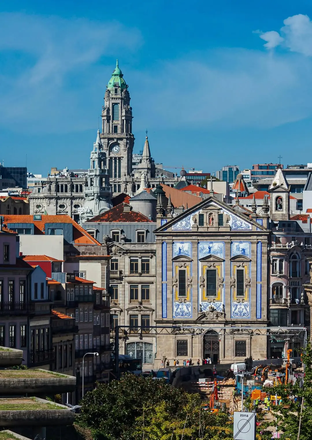 Porto is just 45 minutes away — but it feels like another world.
From vibrant streets, riverside walks, and historic arc