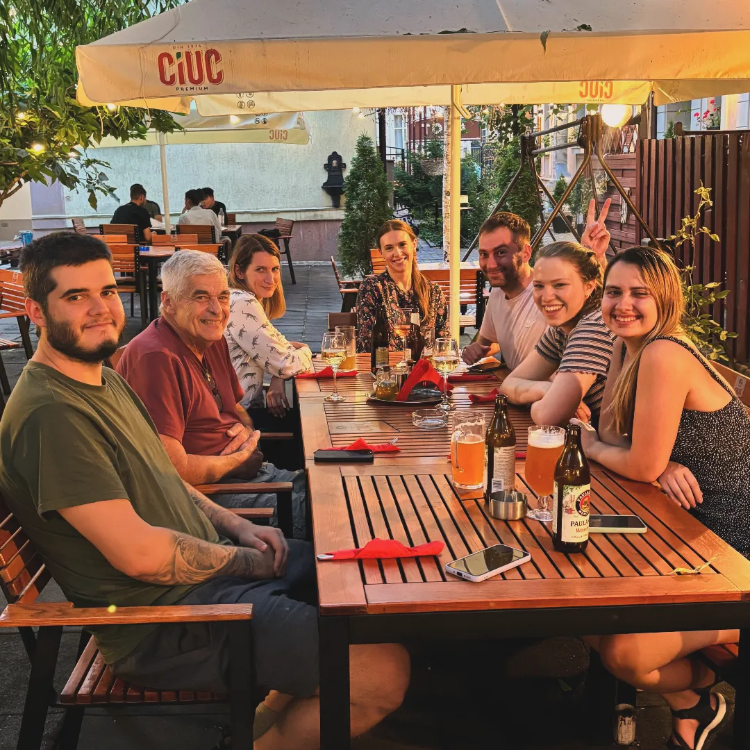 Community night out 🥂
Bucharest has plenty of hidden gems: bars, restaurants, cafes, waiting to be discovered ✨
.
.
#col